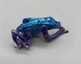 Blue poison dart frog Artisan hair clip Handmade Brooch, Hair Accessories Jewelry hyper realistic Kawaii Kowai