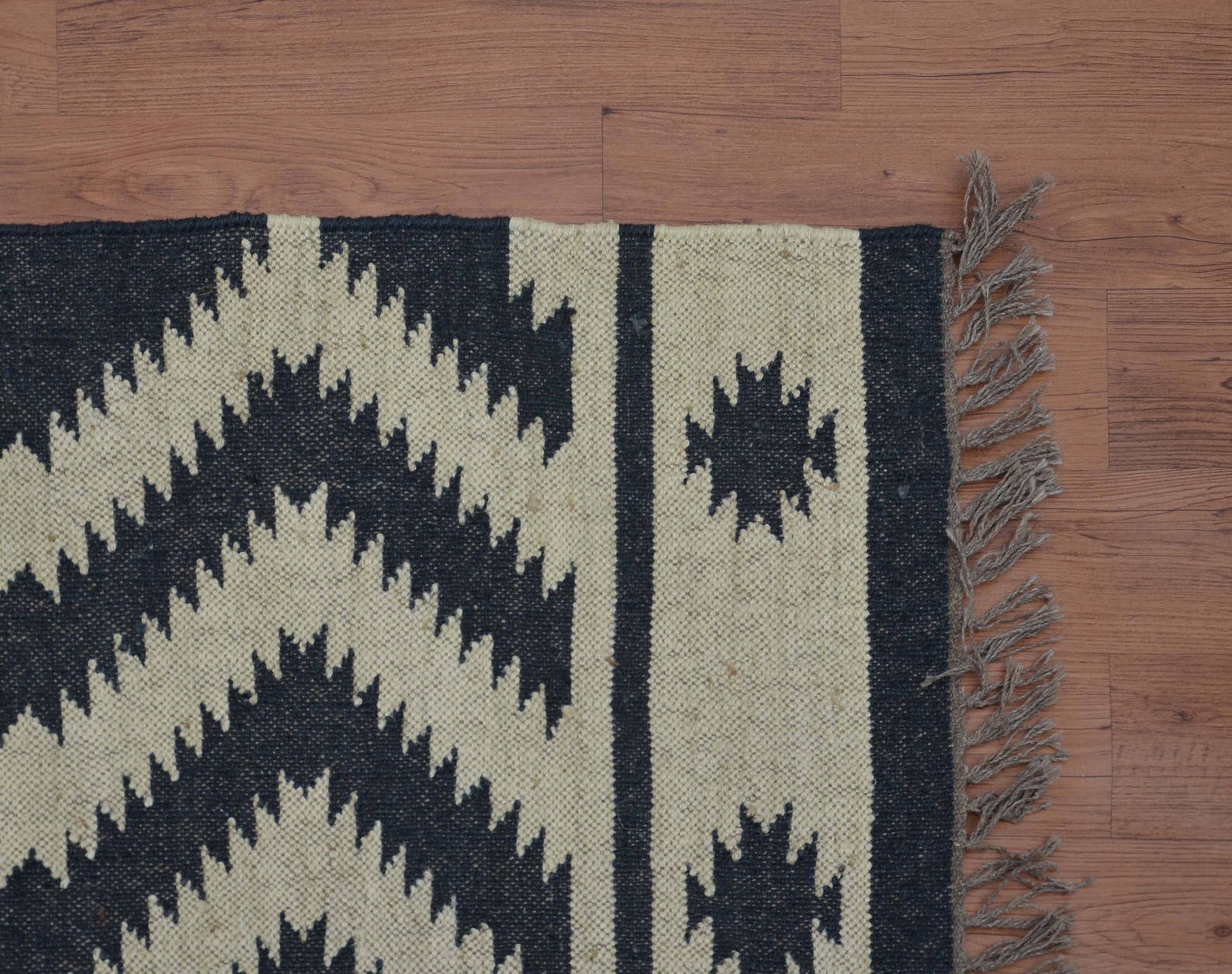 Black White Chevron Wool Jute Kilim 4x6 Zig Zag Rug Etsy
