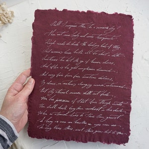 Caligrafía personalizada en papel Merlot Abaca hecho a mano de stock limitado en tinta blanca: carta de amor, aniversario, votos de boda, poema, nota vintage