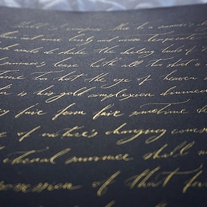 Nota manuscrita vintage, Caligrafía personalizada sobre papel negro en oro, Carta de amor, Aniversario, Votos matrimoniales, LARP, Poema, Pergamino