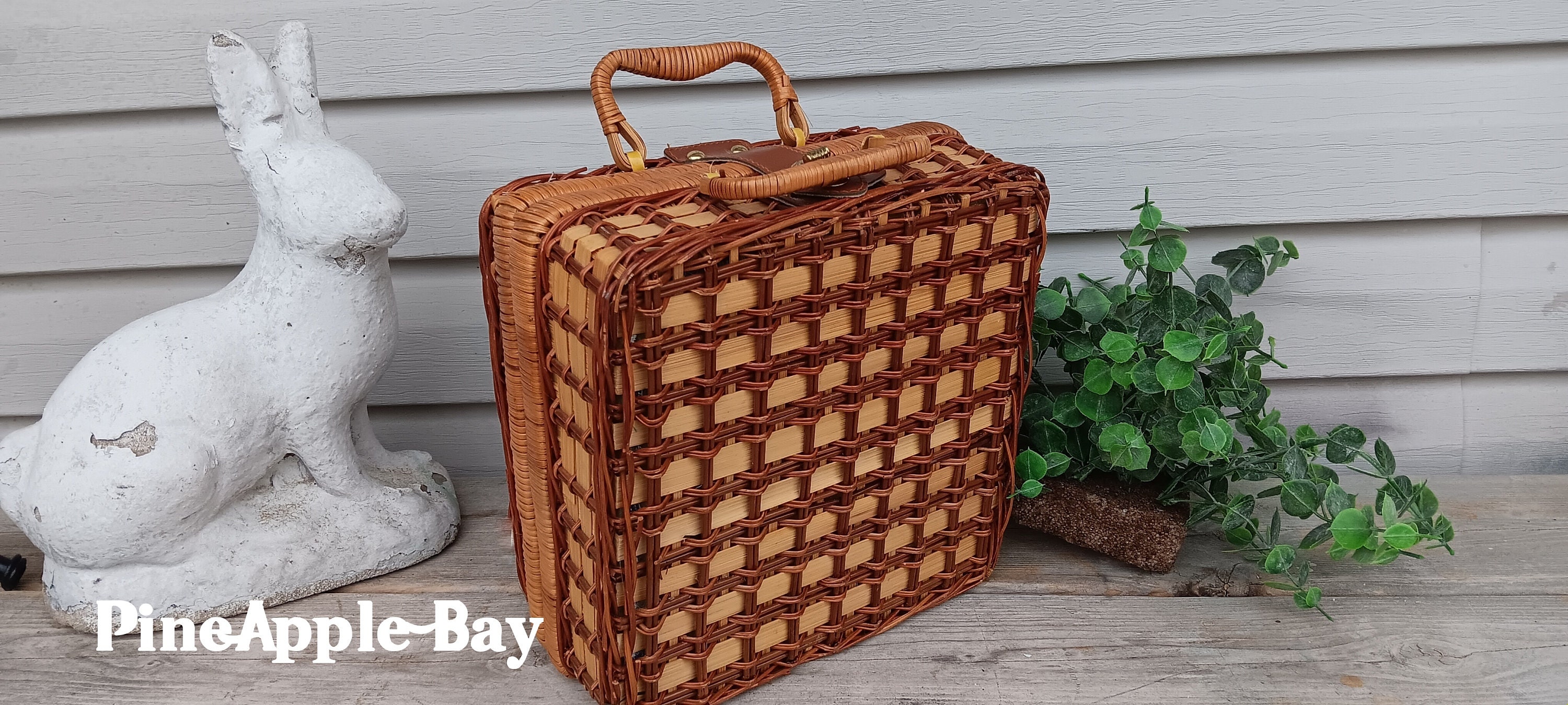 Wicker Picnic Basket, Woven Rattan Picnic Basket for Two, Wicker Lunch Basket With Cups and