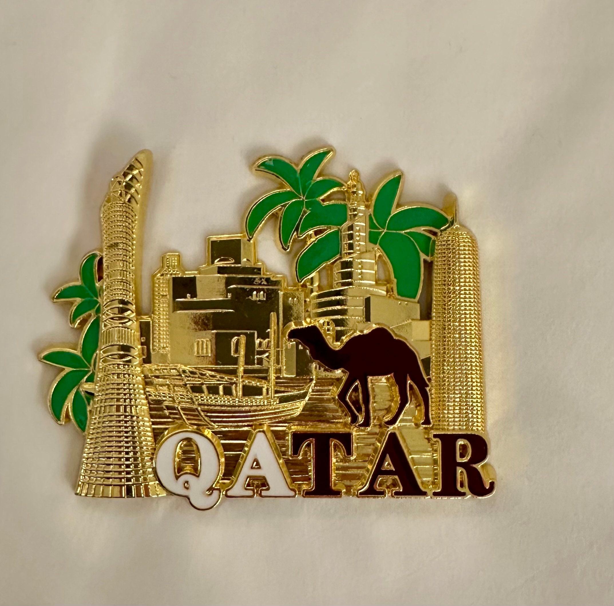Qatar Pavilion メダル、非売品マグネットピン Qatar Pavilion メダル、非売品マグネットピン DOHA • QATAR Pin