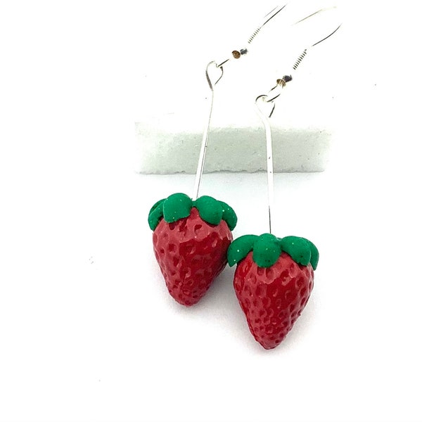 Boucles d’oreilles fraises fimo, boucles d’oreilles pendantes fruits, Made in France