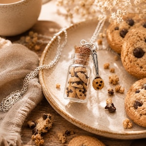Collier Bouteille de Cookies Miniatures Fait Main | Cookie Necklace | Bijou Gourmand | Biscuit au Chocolat | Cadeau Femme Original
