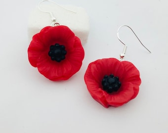 Boucles d’oreille coquelicots résine, boucles d’oreille fantaisies fleurs, idée cadeau anniversaire