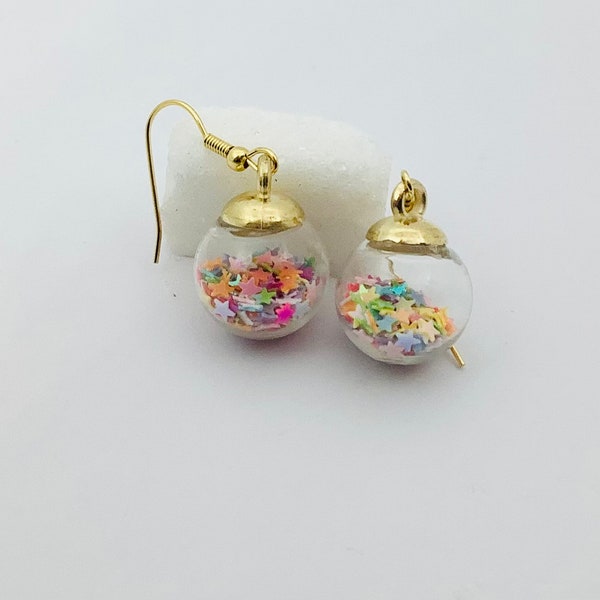 Boucles d’oreille étoiles multicolores, boucles d’oreille fantaisies, idée cadeau anniversaire