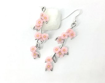 Boucles d’oreilles pendantes longues fleur de cerisier, boucles d’oreilles esthetiques, made in France