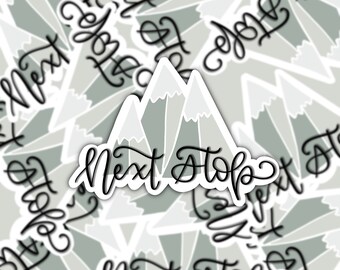 Next Stop Mountain Sticker auf hochwertigem Vinyl, Laptop Aufkleber