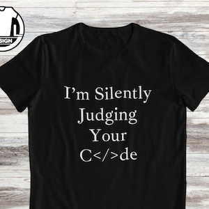 Camiseta "Judging Your Code": Camiseta técnica de programador y codificador