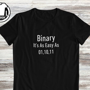 Könnte beinhalten: Schwarzes T-Shirt mit weißem Text, der "Binary It's As Easy As 01,10,11" lautet