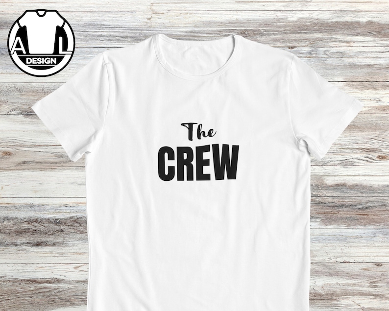 Pode incluir: Camiseta branca com texto preto que diz "The Crew".