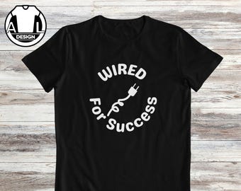 Lustiges Elektriker T-Shirt: Wired For Success - Humor Geschenk