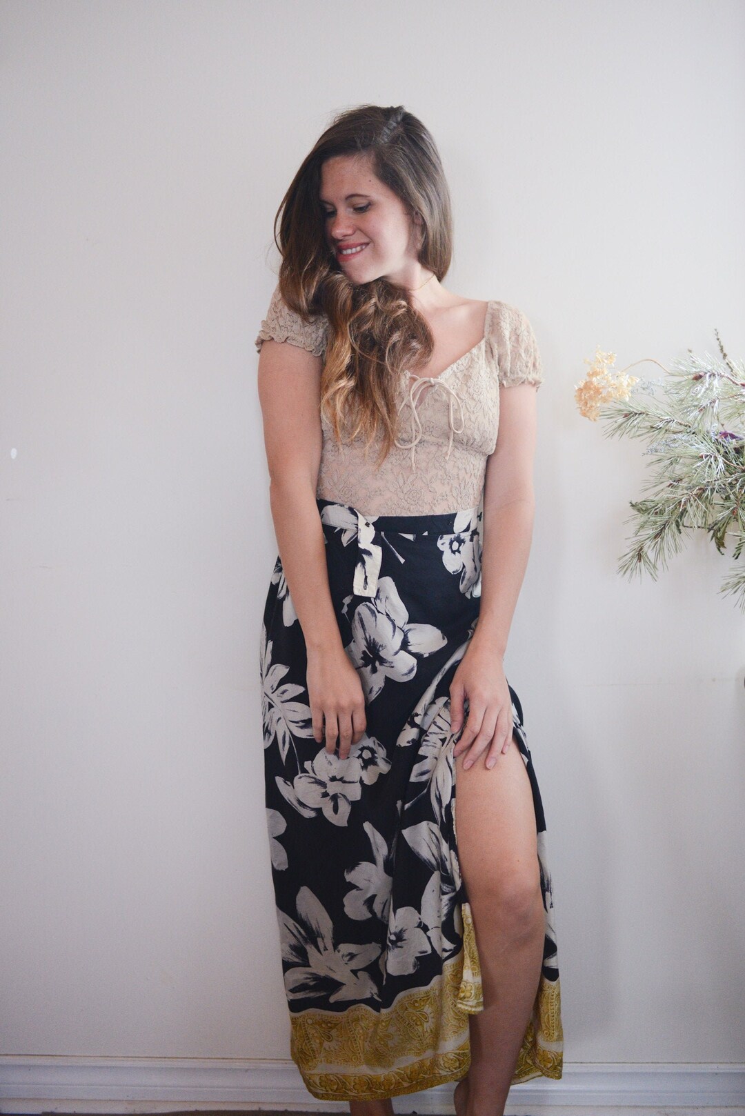 VC Chic One-Shoulder Crop Top and Maxi Skirt Ensemble with Floral Accents for a Special Occasion Evening Gown