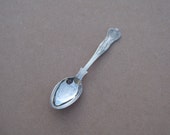 Silver Plated Fruit Spoon with Kings Pattern Handle - Vintage Cutlery, Tableware, Flatware