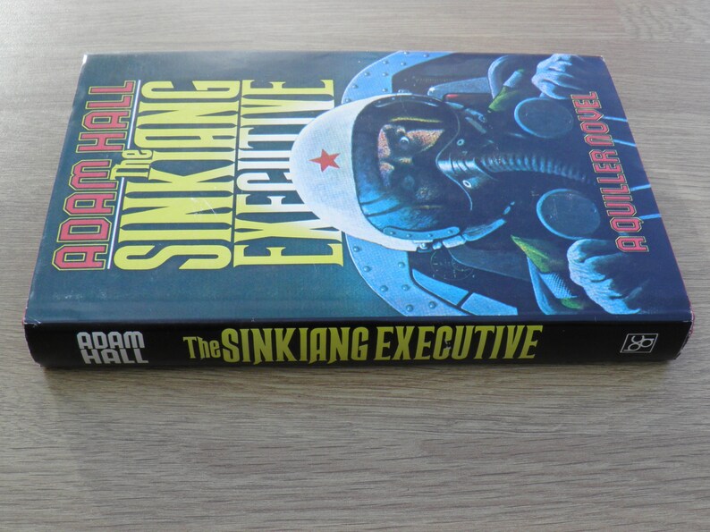 The Sinkiang Executive by Adam Hall Published 1979 by Book Club Associates Vintage Hardback imagem 2