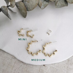 CORONA// Wavy Studs Hoops image 6