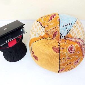 Sillón puf Kantha floral hecho a mano: puf otomano de algodón estilo bohemio