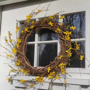 Forsythia Wreath, Best Etsy Spring Wreaths image 3