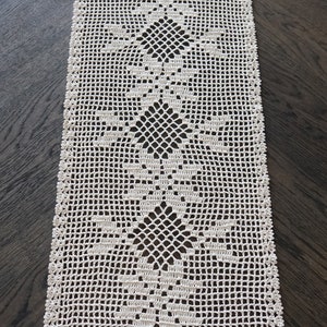 Ecru crochet table runner image 4