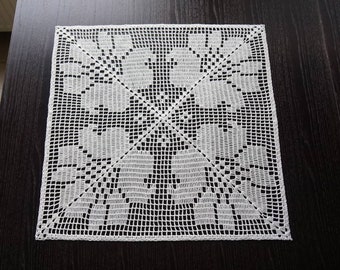 Nature white crochet quadrangular cotton doily