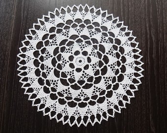 White crochet cotton doily - vintage