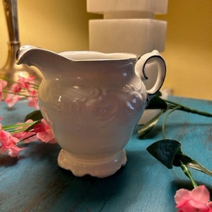 Wenwel Bone China &quot;Laura&quot; Pattern Footed Creamer