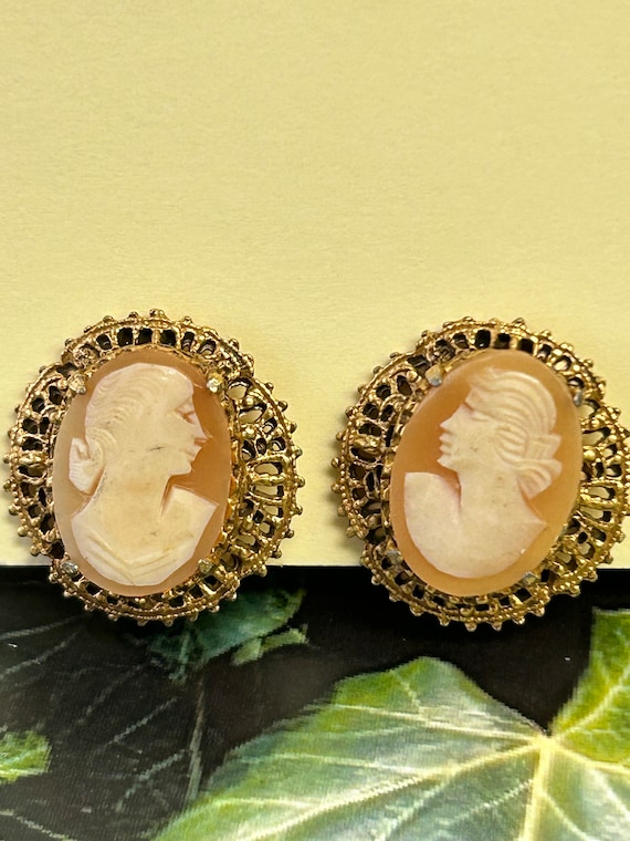 Vintage Carved Shell Cameo Clip On Earrings