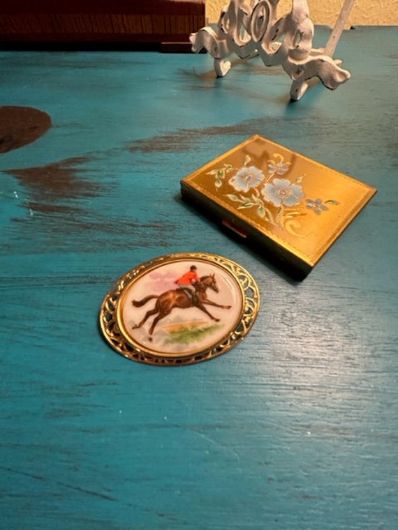 Vintage Gold Tone Fox Hunter Hand Painted Brooch - image 1