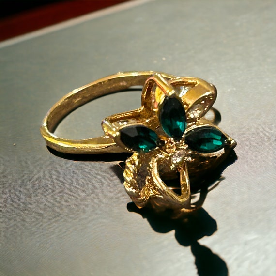 Vintage 18K HGE Yellow Gold Ring with Floral Gree… - image 8