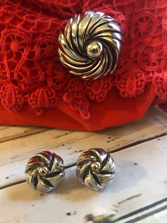 Vintage Beautiful Love Knot Brooch and Clip on Ea… - image 1
