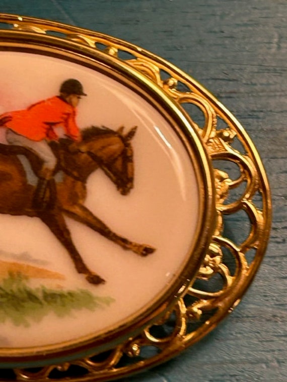 Vintage Gold Tone Fox Hunter Hand Painted Brooch - image 6