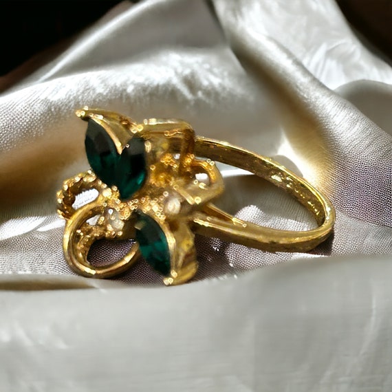 Vintage 18K HGE Yellow Gold Ring with Floral Gree… - image 3