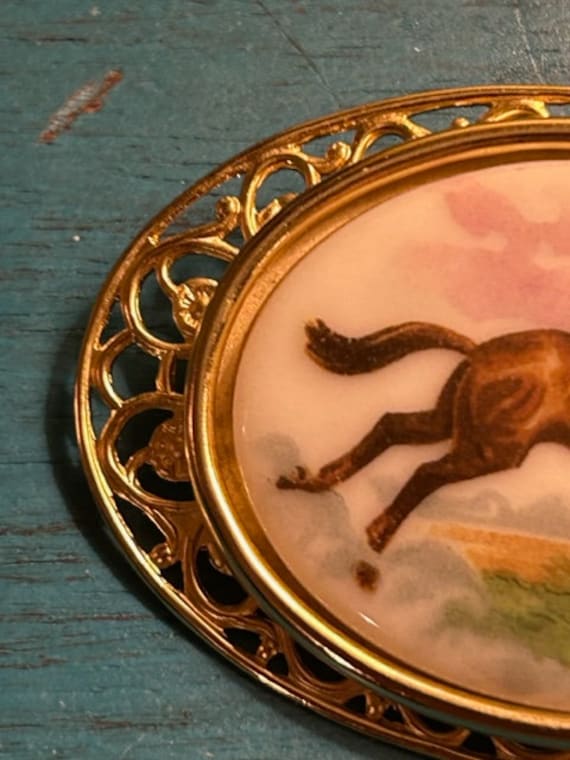 Vintage Gold Tone Fox Hunter Hand Painted Brooch - image 5