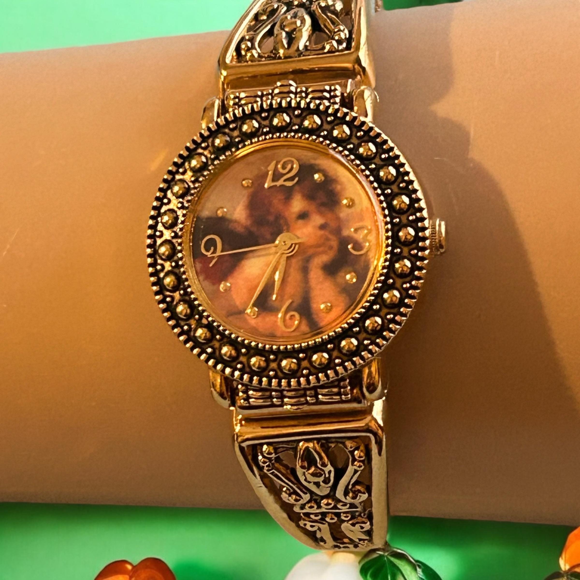 Adorable Gold Tone Ornate Band Cherub Wristwatch With  display picture 2