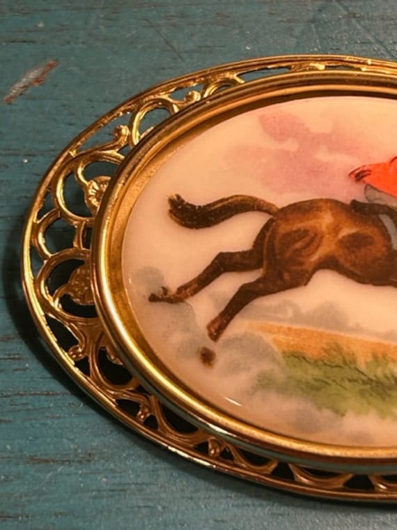 Vintage Gold Tone Fox Hunter Hand Painted Brooch - image 8