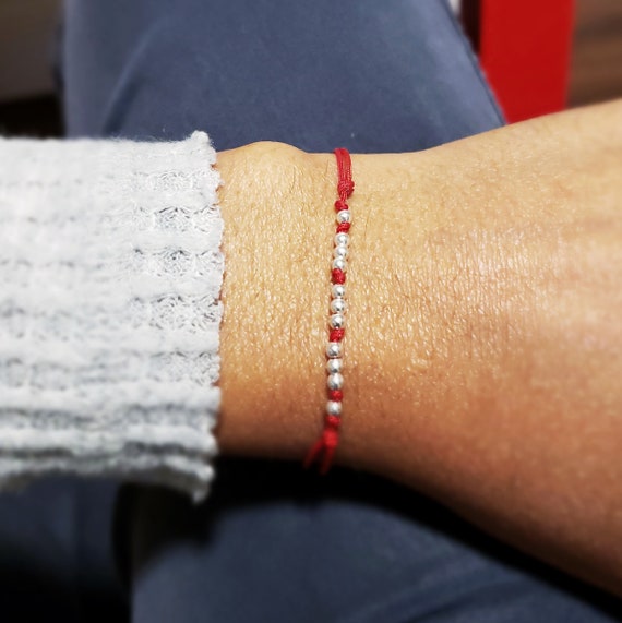 Proportional Anspruch Zurückschauen roter faden armband bedeutung ihr Unterstützung Sie sind