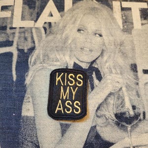 Zeldzame geborduurde patch "Kiss my ass"