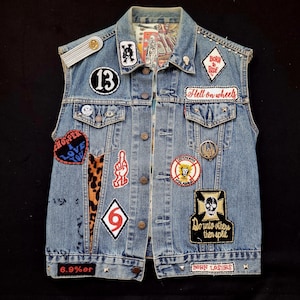 Biker gang cut handgeborduurd met sin-print voering / Levi's mouwloze jas met borduurwerk