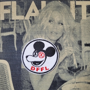 Parche bordado "DFFL" poco común