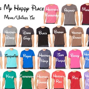Puede incluir: Una colecci&oacute;n de camisetas de varios colores y estilos, con el texto "Its My Happy Place" y una imagen de dibujos animados de un castillo. Las camisetas est&aacute;n disponibles en una variedad de colores, incluyendo pizarra jaspeada, turquesa, azul real, azul marino jaspeado, morado de equipo, baya, azul real jaspeado, azul teal profundo jaspeado, hoja, verde kelly, verde esmeralda, atardecer jaspeado, rojo jaspeado, rojo, morado de equipo jaspeado y oliva.
