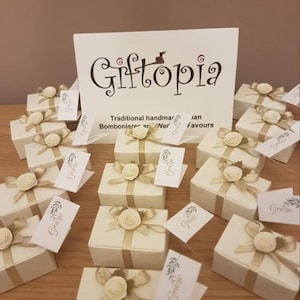 Elegant Wedding Favours: Vintage Personalised Favours for Guests