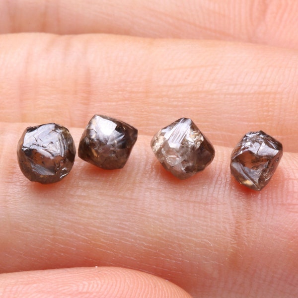 4Pcs Lot 4.35Cts / 6.0mm à 5.50mm Natural Congnac Brown Diamond, Raw Diamond, Rough Diamond, Non-cut Diamond, Loose Diamonds For Ring W06