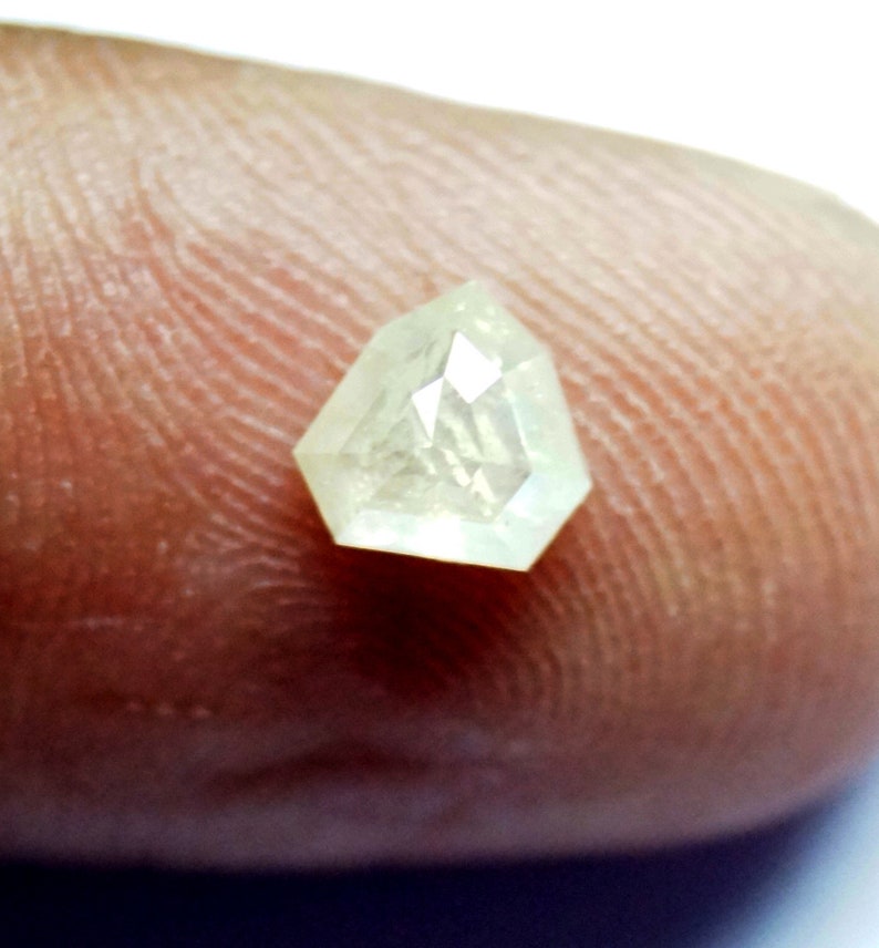 Geometric PJ105 0.69cts 5.23x5.56x2.80mm White Shield Shape Rose Cut Diamond Loose Cabochon Natural Faceted Diamond Rose Cut