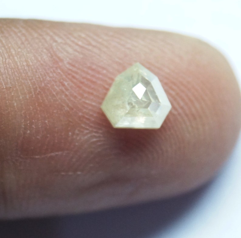Geometric PJ105 0.69cts 5.23x5.56x2.80mm White Shield Shape Rose Cut Diamond Loose Cabochon Natural Faceted Diamond Rose Cut