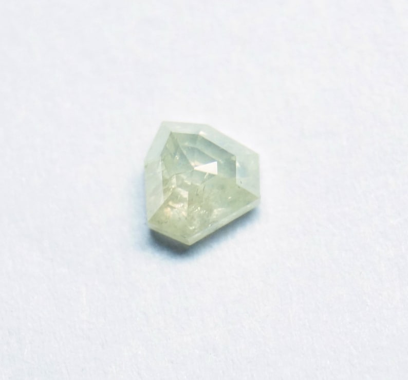 Geometric PJ105 0.69cts 5.23x5.56x2.80mm White Shield Shape Rose Cut Diamond Loose Cabochon Natural Faceted Diamond Rose Cut