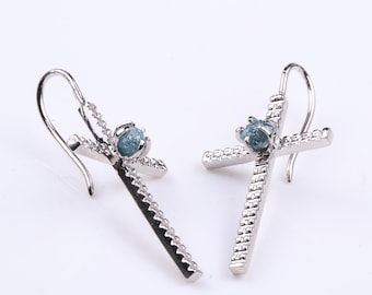 1.20cts natural azul raw diamantes pendientes, azul áspero diamantes pendientes, pendientes de gancho de plata de ley, pendientes de cruz de diamante azul