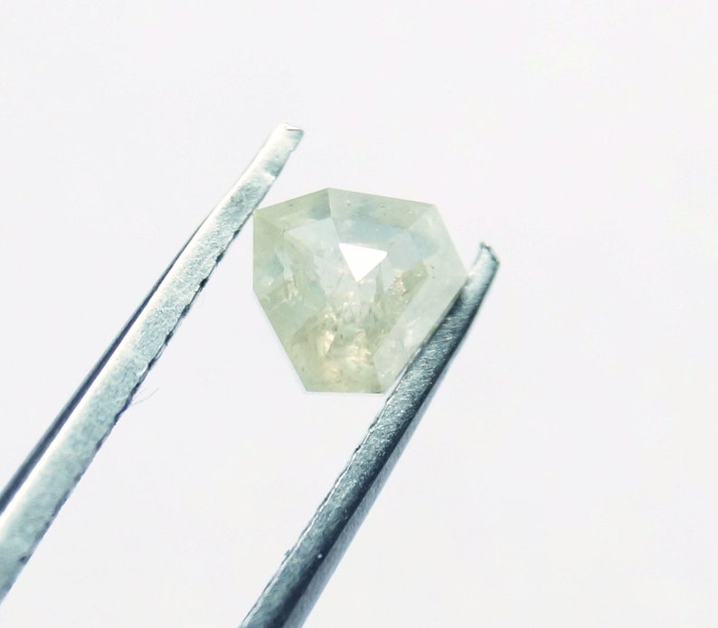 Geometric PJ105 0.69cts 5.23x5.56x2.80mm White Shield Shape Rose Cut Diamond Loose Cabochon Natural Faceted Diamond Rose Cut