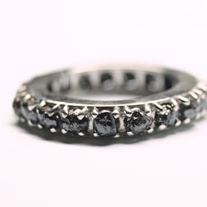 4.50 cts schwarzer Rohdiamantring, schwarzer Diamant Band, schwarzer ungeschnittener Diamant Verlobungsring, schwarzer Rohdiamantring, natürlicher Diamantring