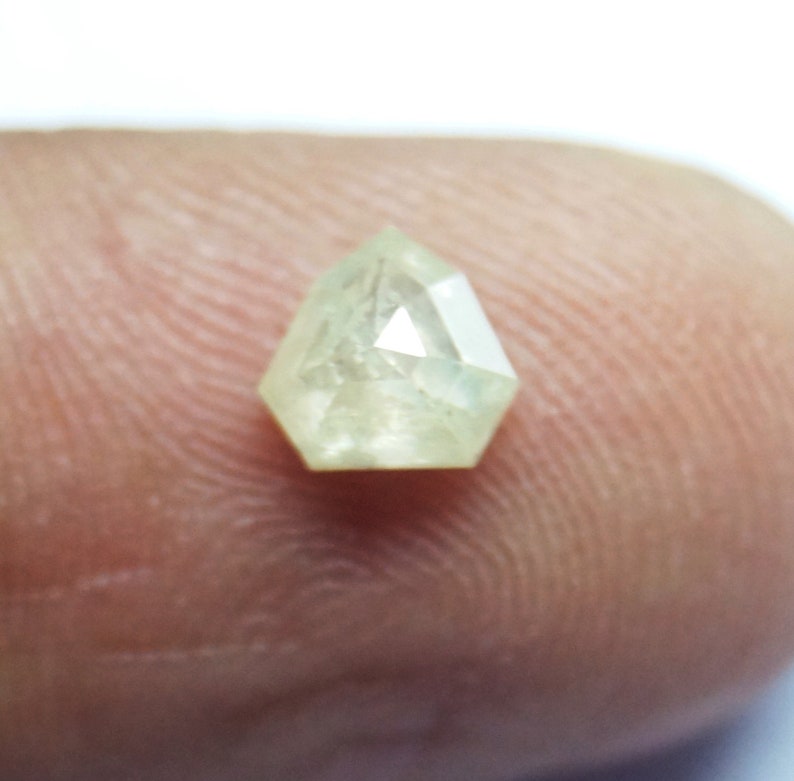 Geometric PJ105 0.69cts 5.23x5.56x2.80mm White Shield Shape Rose Cut Diamond Loose Cabochon Natural Faceted Diamond Rose Cut