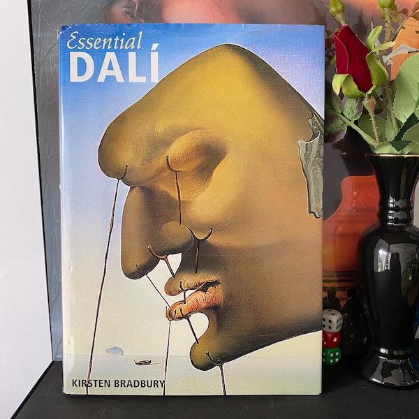 Livre vintage Salvador Dali - Essential Dali - portfolio d'oeuvres d'art et d'illustrations surréalistes de Dali - livre des années 90 1999 par Kirsten Bradbury